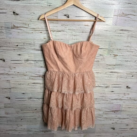 BCBGMaxAzria Lilah Tiered-Lace Strapless Dress bare pink size 8 - Picture 1 of 9